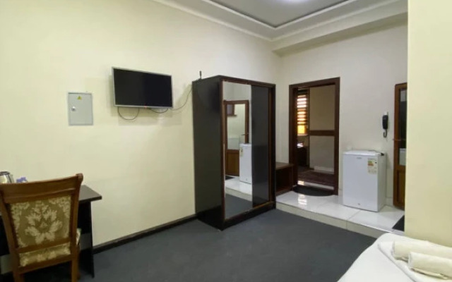 Parvina Hotel