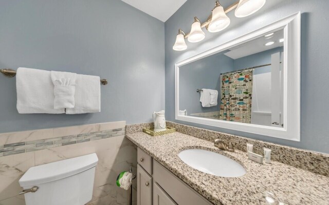 Lakefront 226 3 Bedroom Condo by Redawning