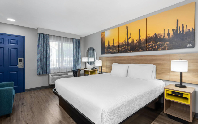 Days Inn by Wyndham Phoenix West