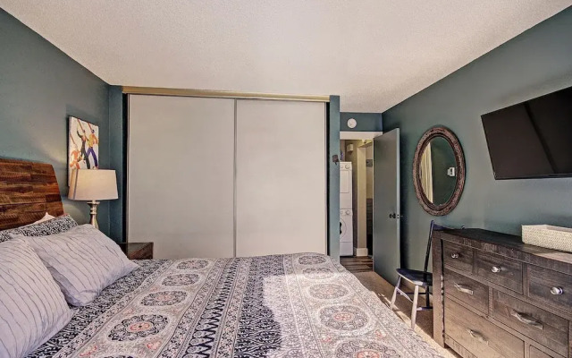 Beautiful Mountain Condo A Minute to Lift - AN210 by RedAwning