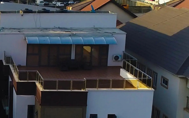 Stiyos Shortlet homes- Tastefully Furnished 3 Bedroom