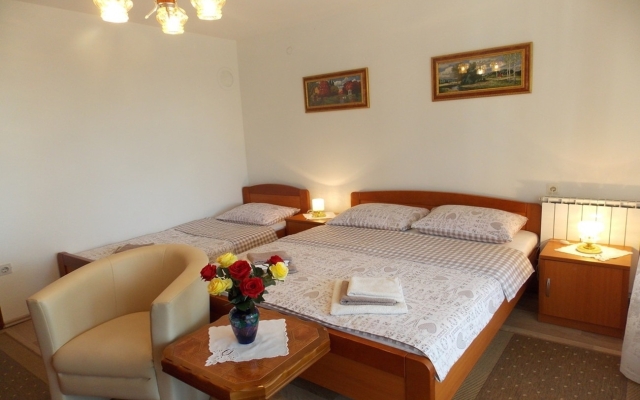 Apartment Ivo - with parking : A1 Malinska, Island Krk