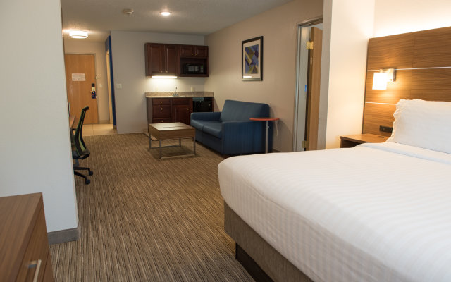 Holiday Inn Express & Suites Elkhart, an IHG Hotel