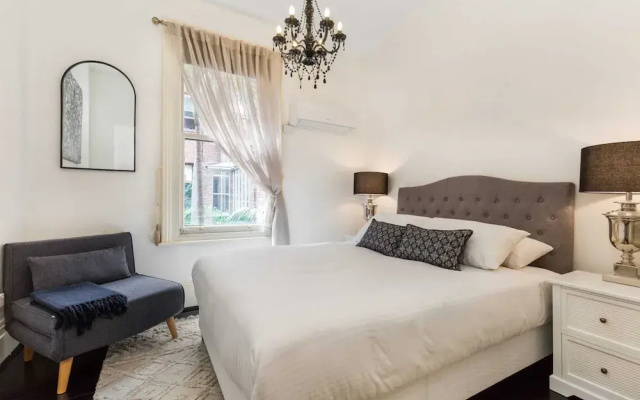 Cosy and Central City Studio Near Attractions