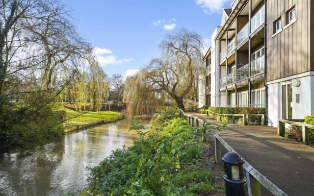 Gorgeous Canterbury Apartment