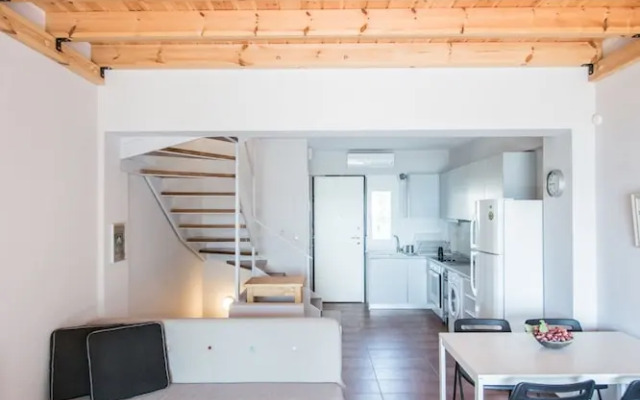 halu! Modern & Cozy Seafront Villa