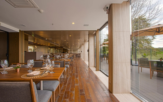 Suryaa Hotel Pinhais, Curio Collection by Hilton