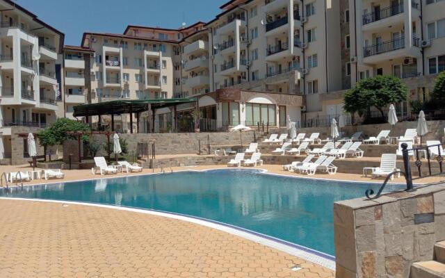 Sunny Beach Hills Apartment - Private