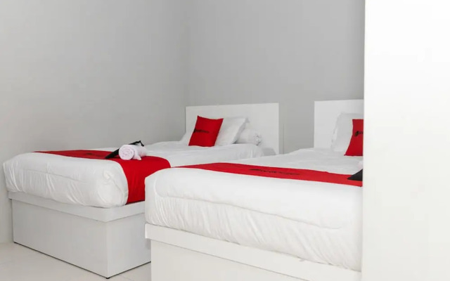 RedDoorz Plus near Transmart Kairagi Dua Manado