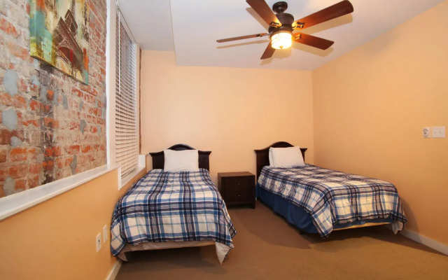 Hosteeva French Quarter Luxury Condo