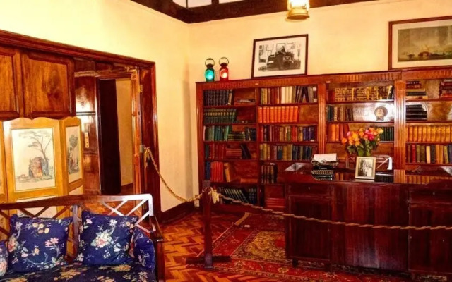 Red Buffalo House Hotel