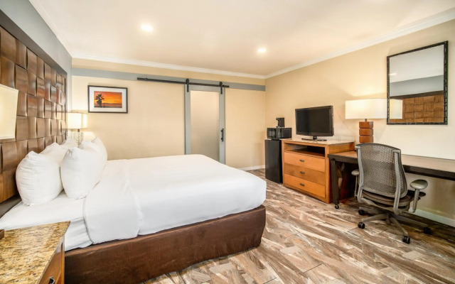 The Buena Park Hotel & Suites