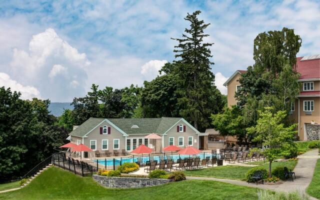 Tarrytown House Estate