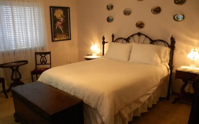Dancing Moon Bed & Breakfast