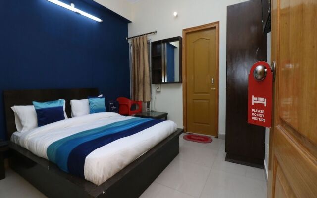 OYO 9847 Hotel Blue Empire