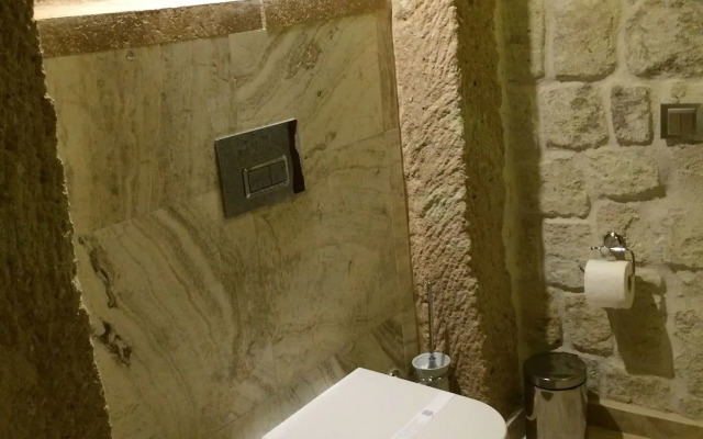 Oread Cave Suites
