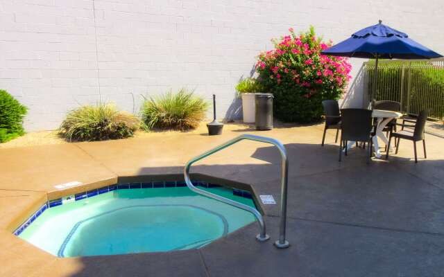 Comfort Inn & Suites Phoenix North / Deer Valley