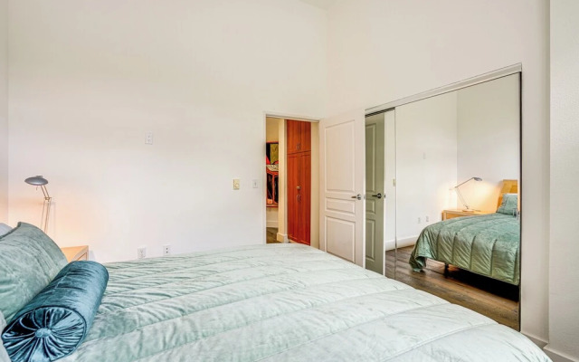 Luxe Condo w/ Private Patio & Perks in Emeryville!