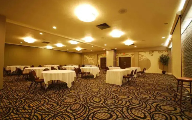 Clarion Inn & Suites Conference Center