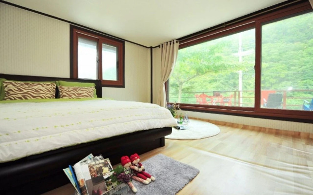 Yangyang Beopsusanjang Pension