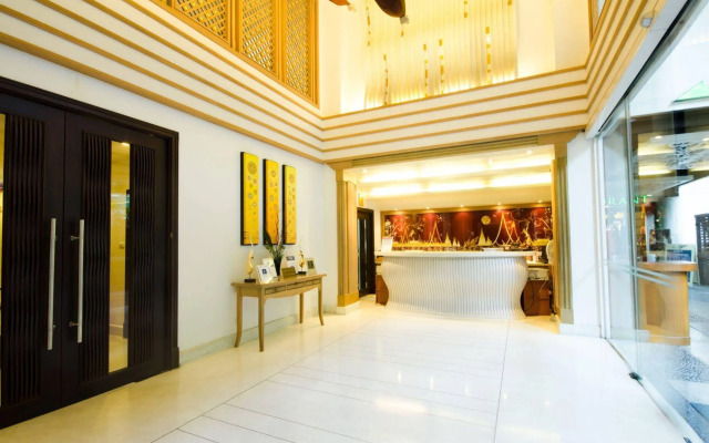 The StandardX Bangkok Phra Arthit