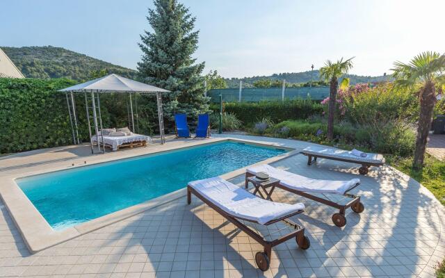 Villa in Ibenik With Swimming Pool
