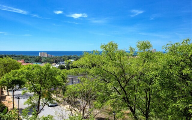 Delightful 2 Bed Apartment with sea views PW10