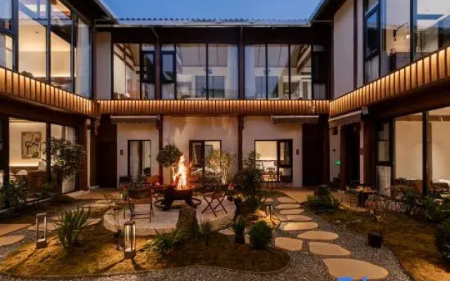 Yulong Qiyunli Designer Homestay