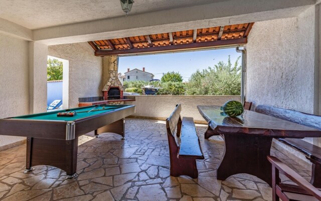 Amazing Home in Pomer With Wifi and 6 Bedrooms