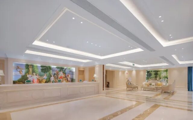 Vienna International Hotel (Causeway Bay Plaza Honggutan Center Nanchang)