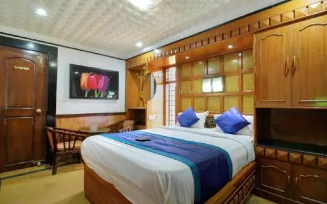 The Greenery - Holiday Inn by OYO Rooms