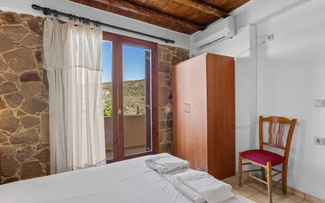 Countryside Apartment 1 With Shared Swimming Pool