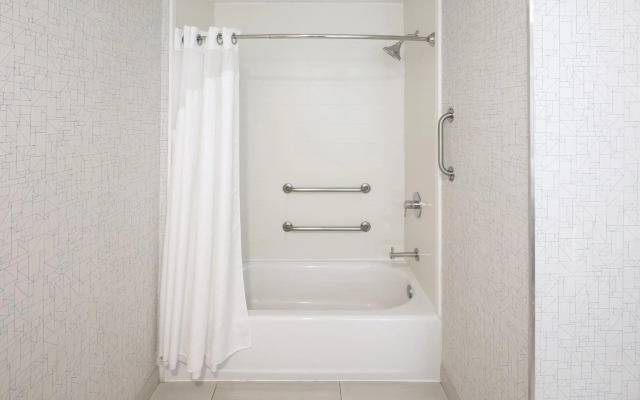 Holiday Inn Express & Suites Chicago West - St Charles