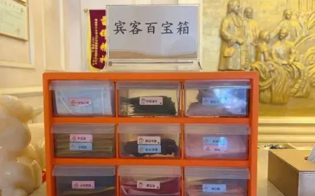 Vienna Hotel (Xinyi Jiaoyucheng River View)