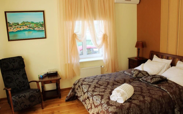 Embrace Guestrooms & Apartments