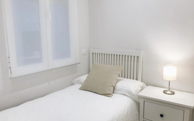 Apartamento recién reformado en avenida Reina Victoria