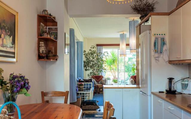 Bright Comfy Flat near Beach & City Center