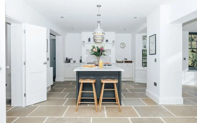 Woodvale Retreat - Sleeps 20
