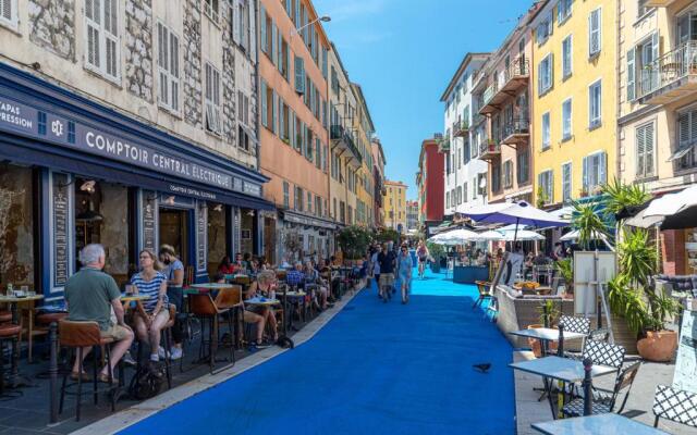 Amazing 3 Bdrs and Garden Place du Pin Parking !