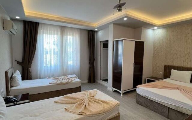 Grand Black Hotel