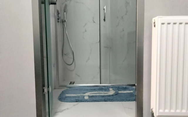 Modern-Lux Central 1 Bedroom Condo