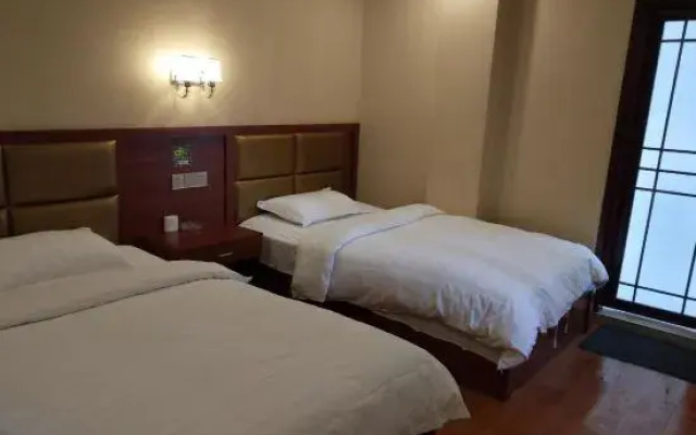 Mengcheng Jiayue Hotel