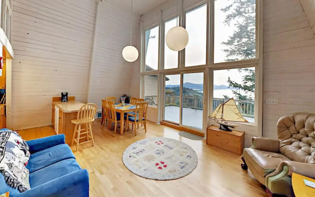 Norwester Upper Unit - 2 Br Duplex