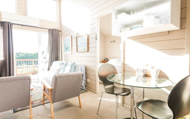 3 Bedroom Home with Harbour Views