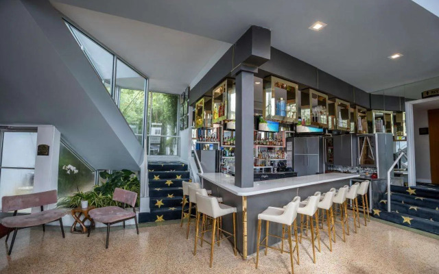 Catalina Hotel & Beach Club