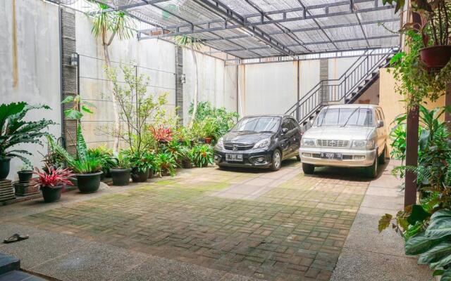 SPOT ON 1792 Roemah Nenekoe Guest House