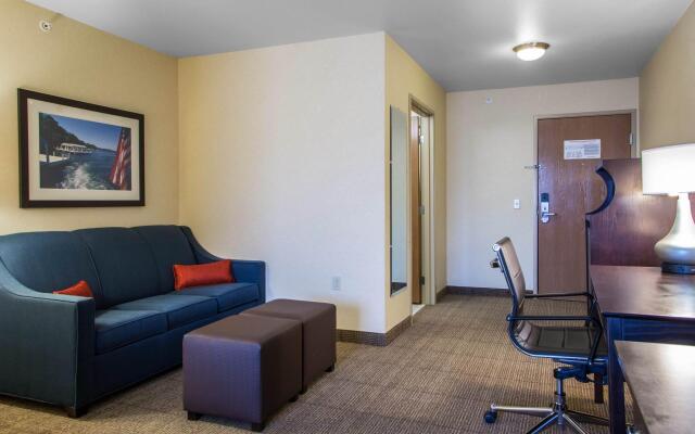 Comfort Suites Lake Geneva East