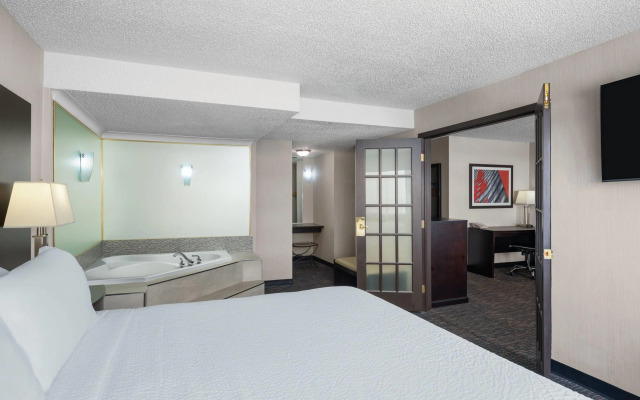 Ramada Plaza by Wyndham Regina Downtown