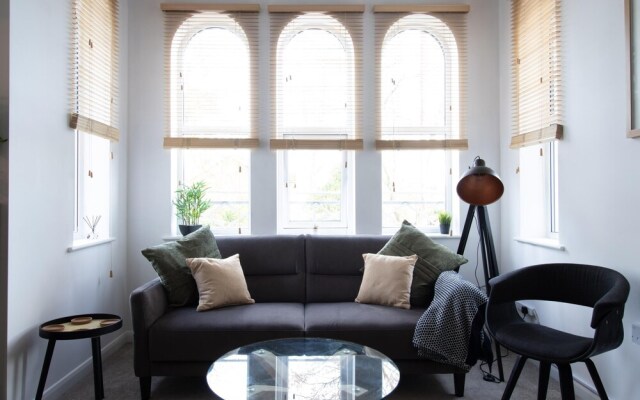 Crescent House Apartments