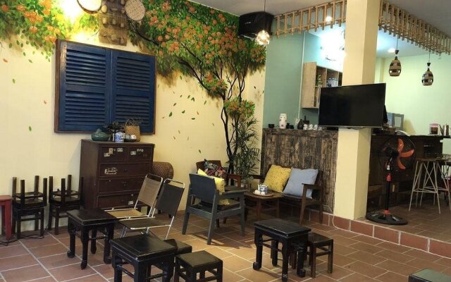 Coffee Shop & Hostel Co Hai